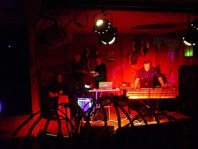 2004-09-23_sos16.jpg